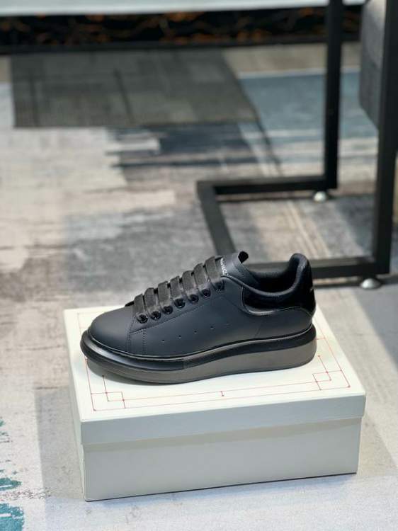 Picture of Alexander McQueen Shoes _SKUAlexanderMcQueensz35-44hnm0106237